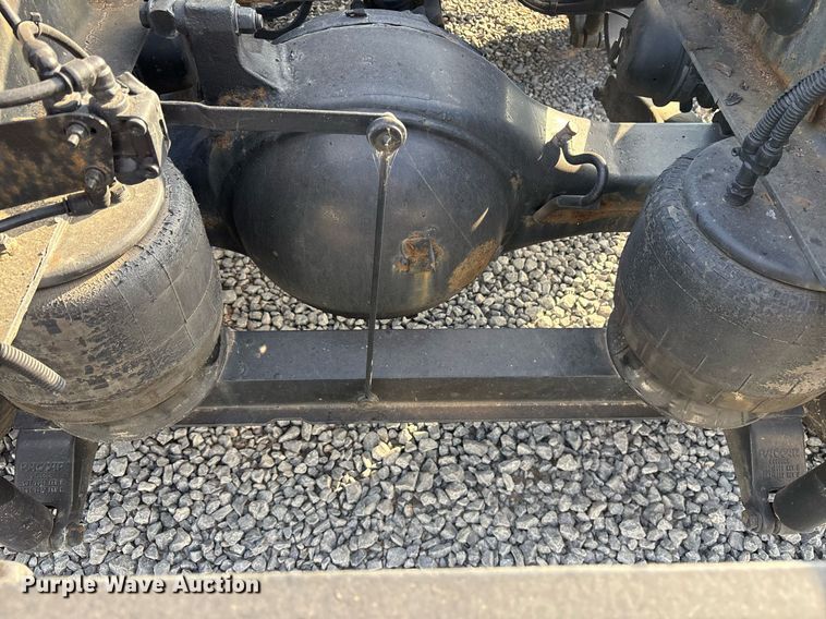 image for item EJ3230 2015 Kenworth T680 semi truck