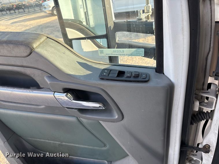 image for item EJ3230 2015 Kenworth T680 semi truck