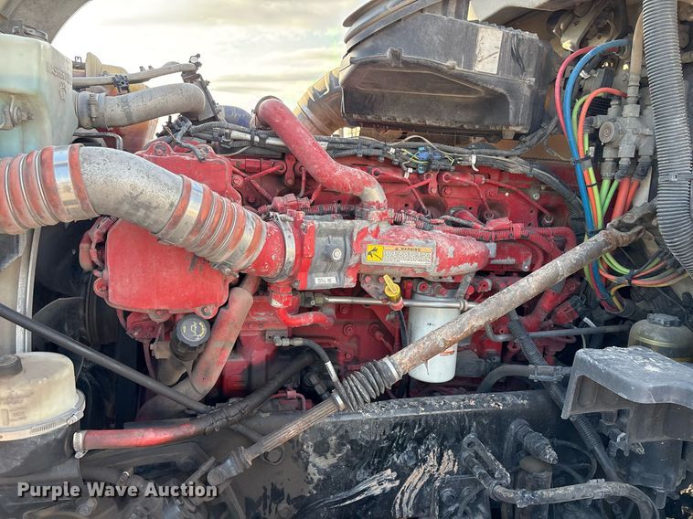 image for item EJ3230 2015 Kenworth T680 semi truck