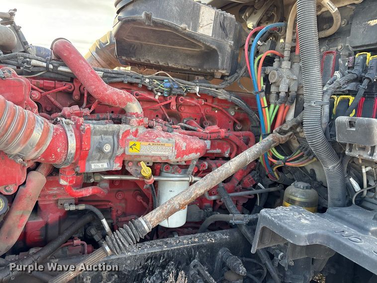 image for item EJ3230 2015 Kenworth T680 semi truck