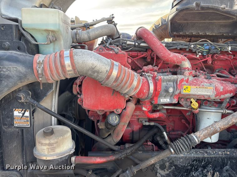 image for item EJ3230 2015 Kenworth T680 semi truck