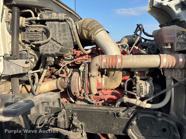 image for item EJ3230 2015 Kenworth T680 semi truck