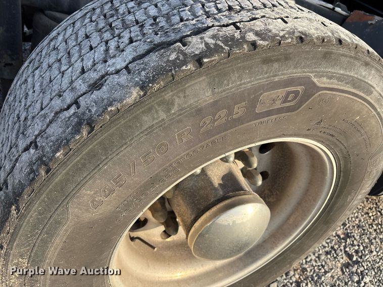 image for item EJ3230 2015 Kenworth T680 semi truck