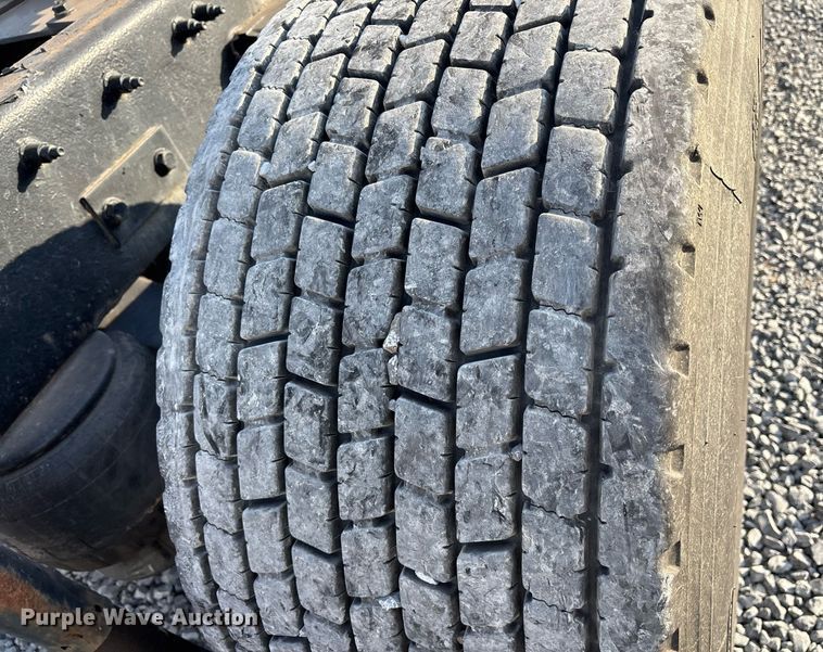 image for item EJ3230 2015 Kenworth T680 semi truck