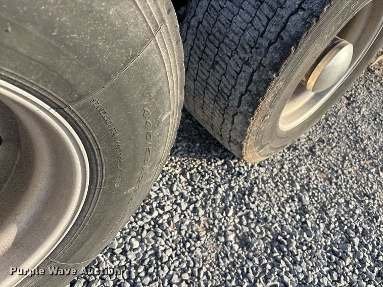 image for item EJ3230 2015 Kenworth T680 semi truck