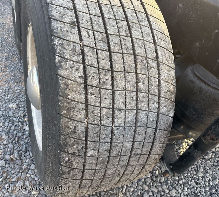 image for item EJ3230 2015 Kenworth T680 semi truck