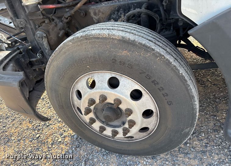 image for item EJ3230 2015 Kenworth T680 semi truck