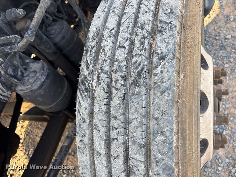 image for item EJ3230 2015 Kenworth T680 semi truck