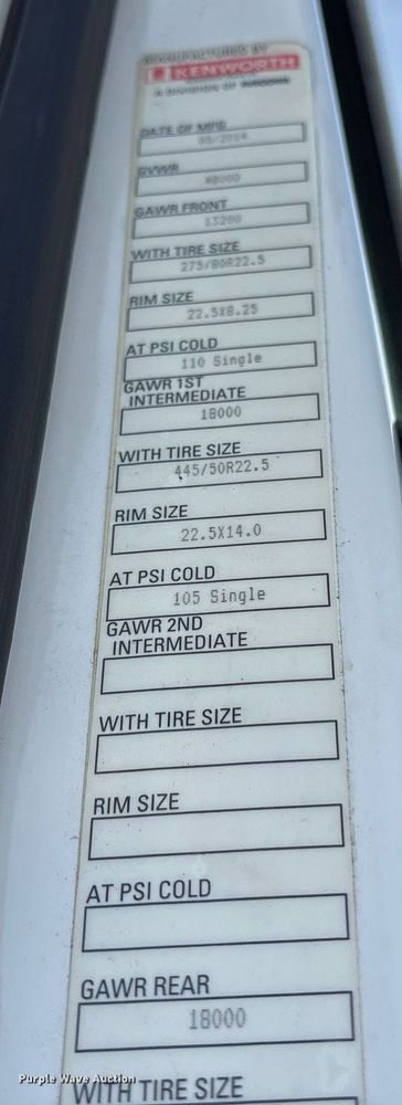 image for item EJ3230 2015 Kenworth T680 semi truck