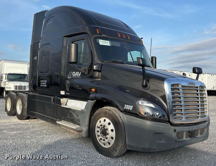 image for item EJ3231 2015 Freightliner Cascadia Evolution semi truck