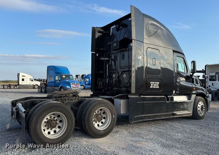 image for item EJ3231 2015 Freightliner Cascadia Evolution semi truck