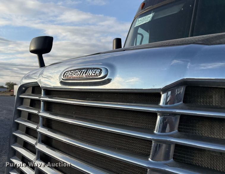 image for item EJ3231 2015 Freightliner Cascadia Evolution semi truck