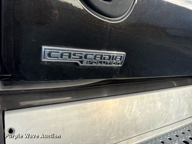 image for item EJ3231 2015 Freightliner Cascadia Evolution semi truck