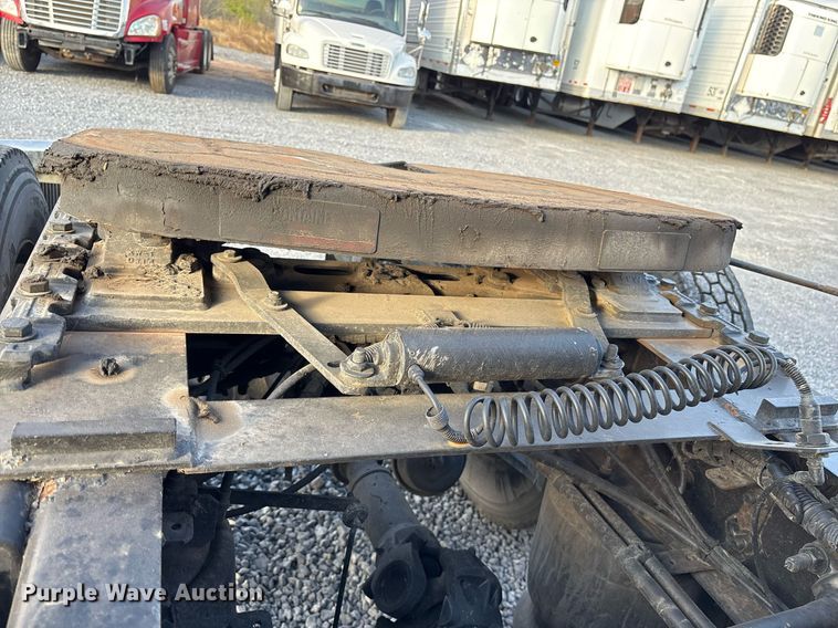 image for item EJ3231 2015 Freightliner Cascadia Evolution semi truck