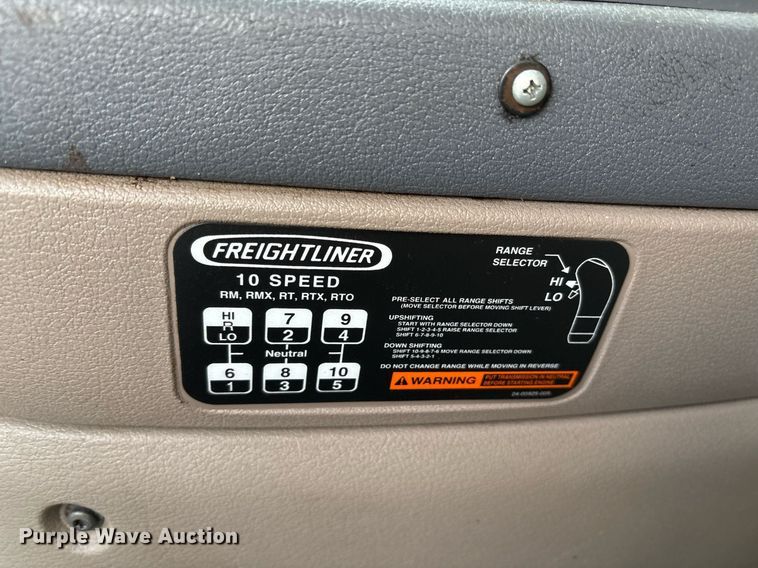 image for item EJ3231 2015 Freightliner Cascadia Evolution semi truck