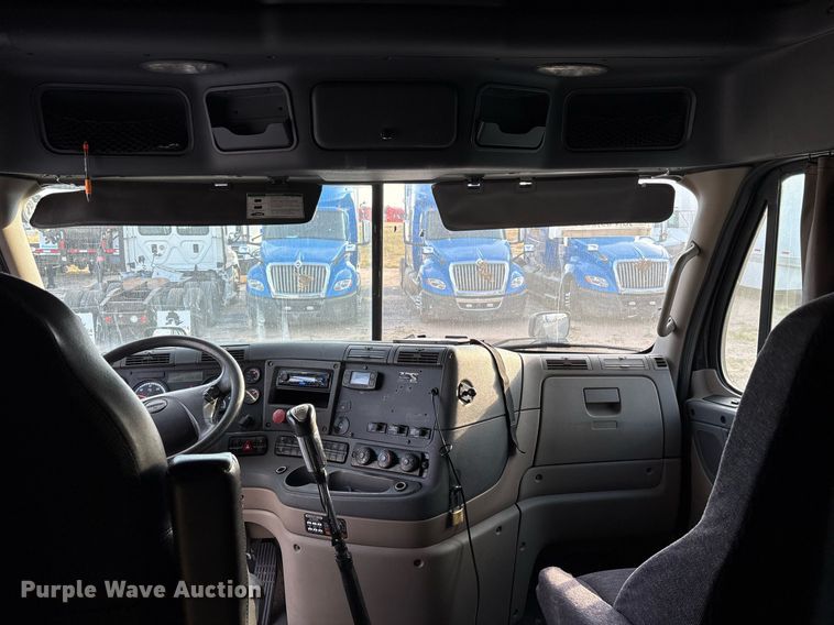 image for item EJ3231 2015 Freightliner Cascadia Evolution semi truck