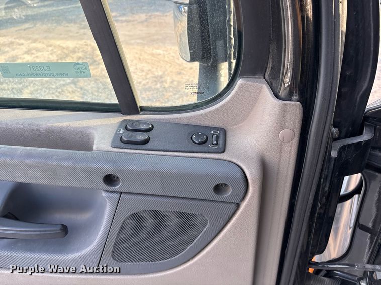 image for item EJ3231 2015 Freightliner Cascadia Evolution semi truck