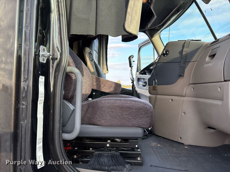 image for item EJ3231 2015 Freightliner Cascadia Evolution semi truck