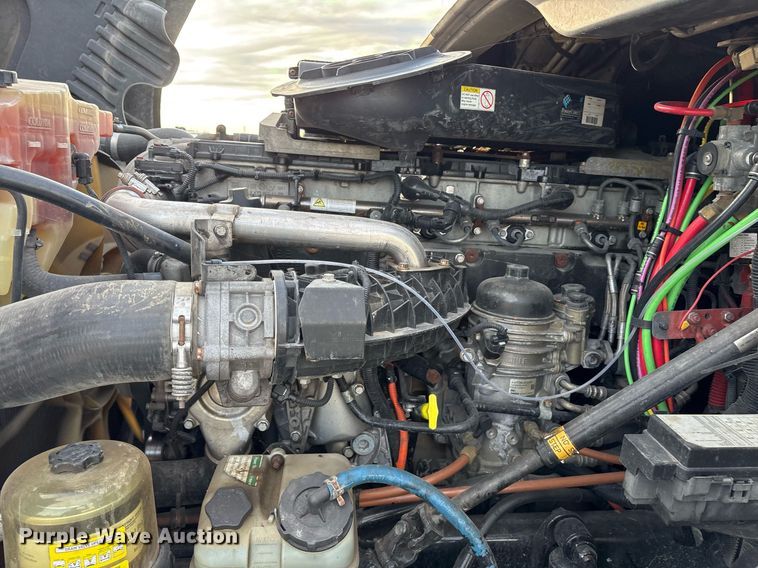 image for item EJ3231 2015 Freightliner Cascadia Evolution semi truck