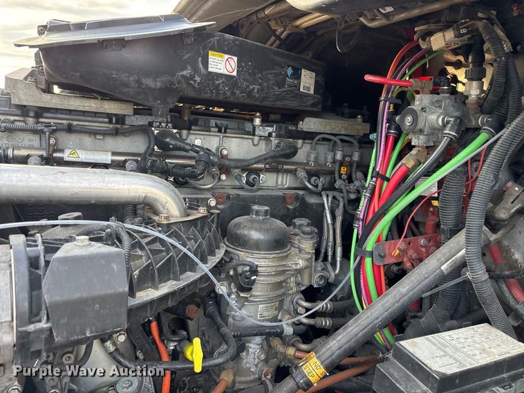 image for item EJ3231 2015 Freightliner Cascadia Evolution semi truck