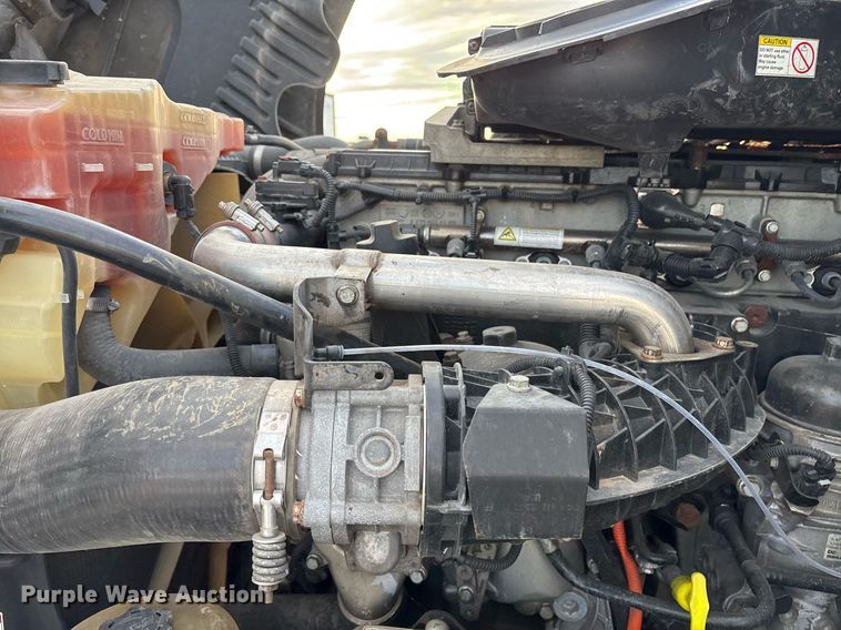 image for item EJ3231 2015 Freightliner Cascadia Evolution semi truck