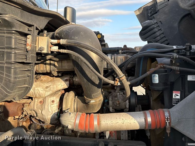 image for item EJ3231 2015 Freightliner Cascadia Evolution semi truck