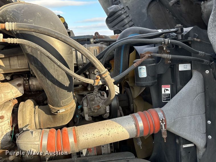 image for item EJ3231 2015 Freightliner Cascadia Evolution semi truck