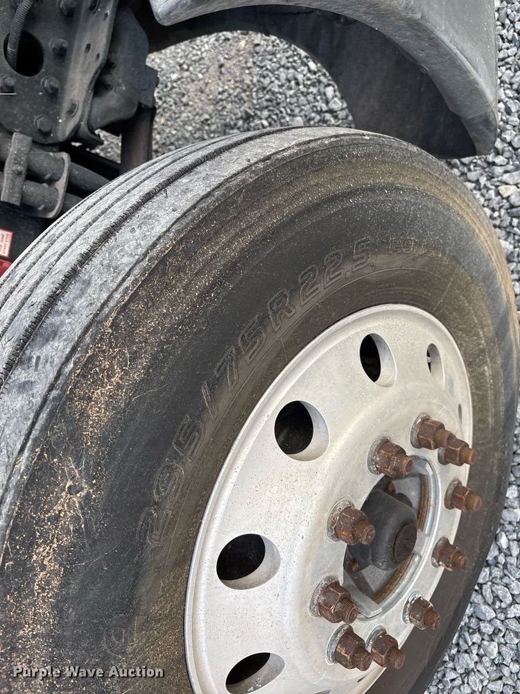 image for item EJ3231 2015 Freightliner Cascadia Evolution semi truck