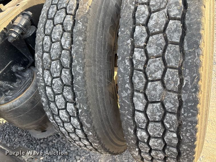 image for item EJ3231 2015 Freightliner Cascadia Evolution semi truck