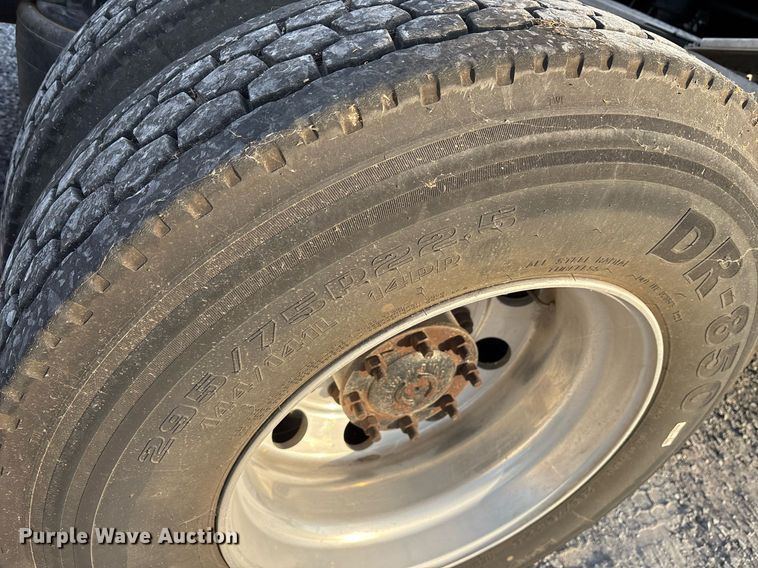 image for item EJ3231 2015 Freightliner Cascadia Evolution semi truck