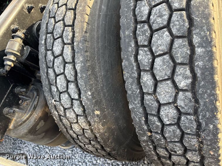 image for item EJ3231 2015 Freightliner Cascadia Evolution semi truck