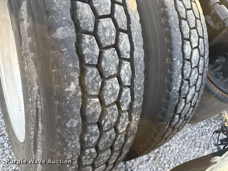 image for item EJ3231 2015 Freightliner Cascadia Evolution semi truck