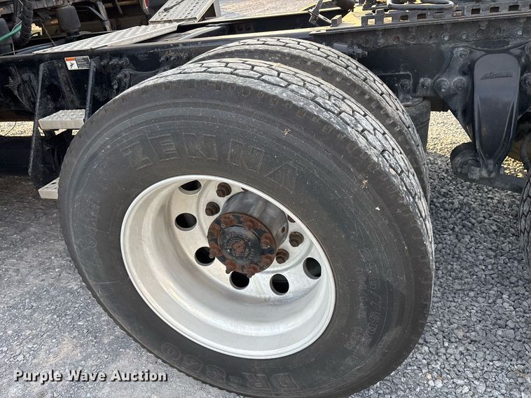 image for item EJ3231 2015 Freightliner Cascadia Evolution semi truck