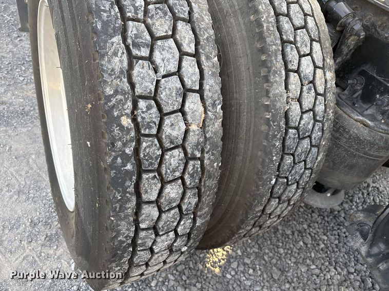 image for item EJ3231 2015 Freightliner Cascadia Evolution semi truck