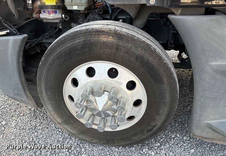 image for item EJ3231 2015 Freightliner Cascadia Evolution semi truck