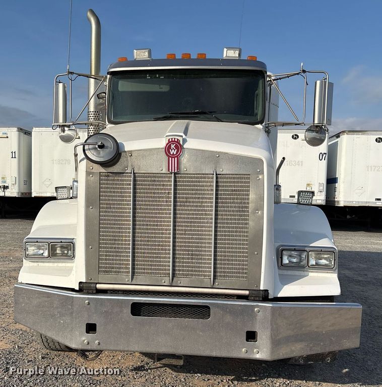 image for item EJ3232 2012 Kenworth T800 semi truck