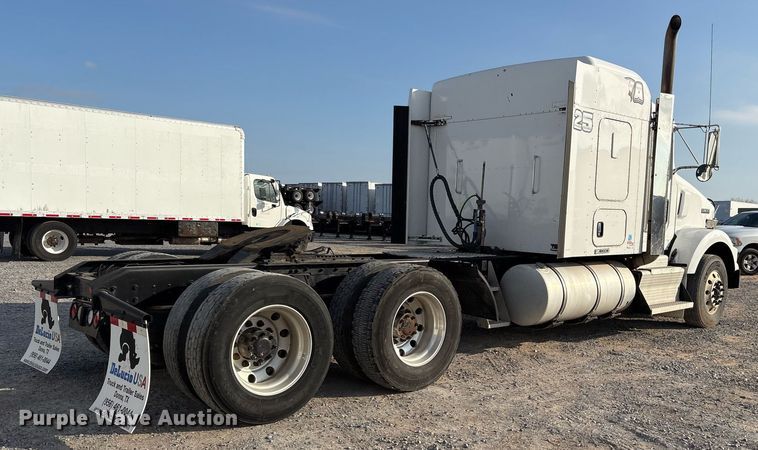 image for item EJ3232 2012 Kenworth T800 semi truck