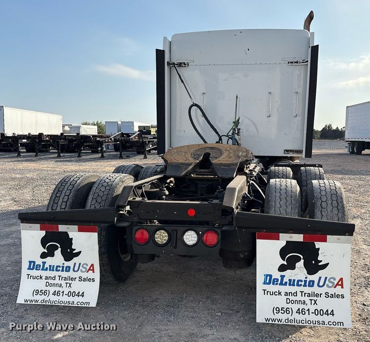 image for item EJ3232 2012 Kenworth T800 semi truck