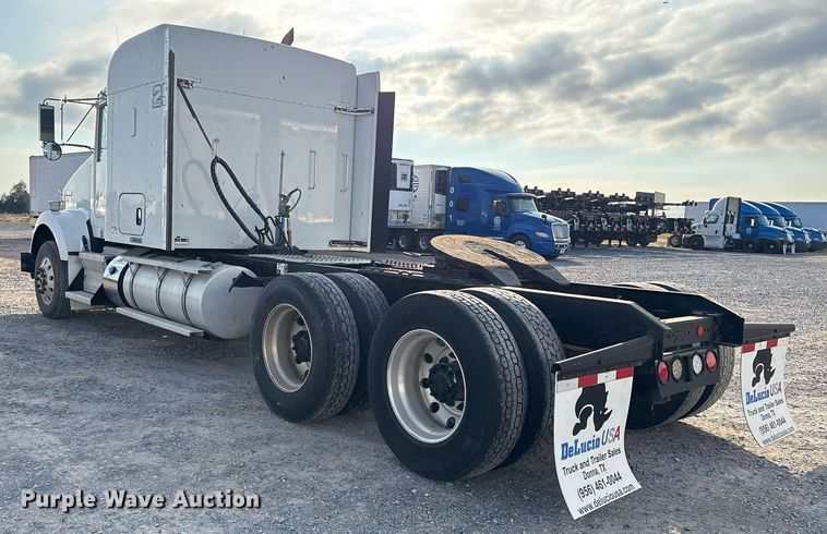 image for item EJ3232 2012 Kenworth T800 semi truck