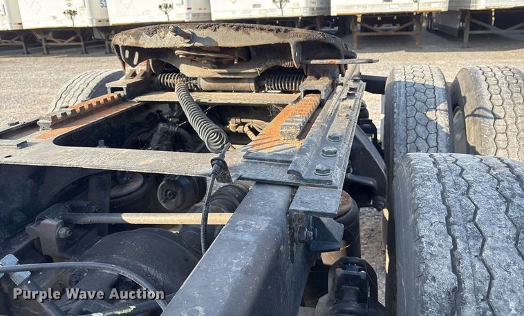 image for item EJ3232 2012 Kenworth T800 semi truck