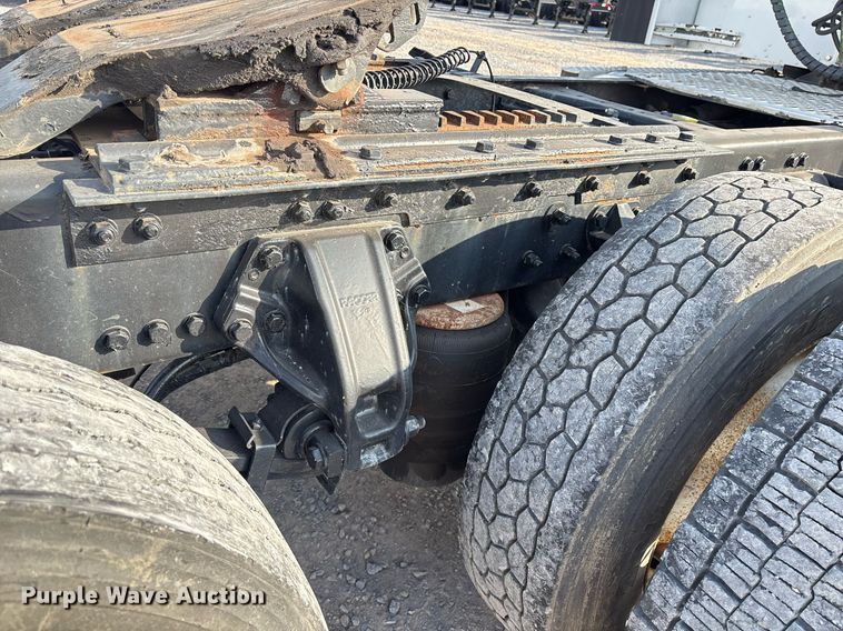 image for item EJ3232 2012 Kenworth T800 semi truck