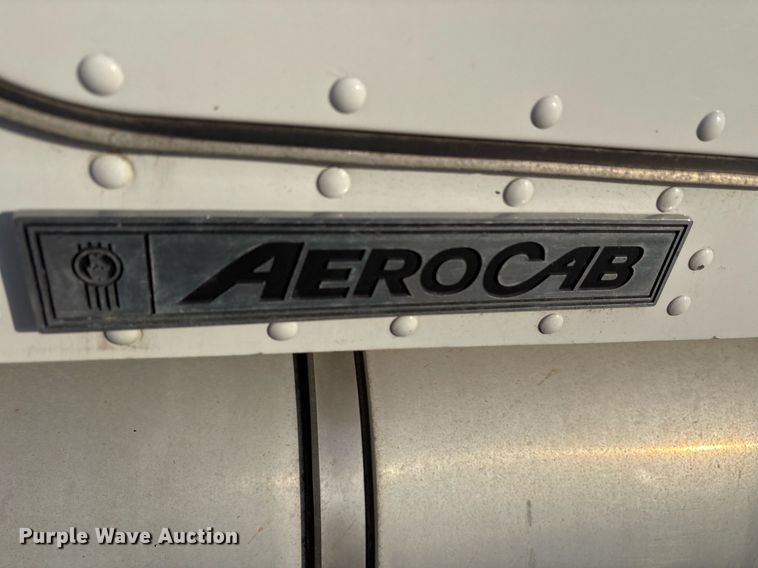 image for item EJ3232 2012 Kenworth T800 semi truck