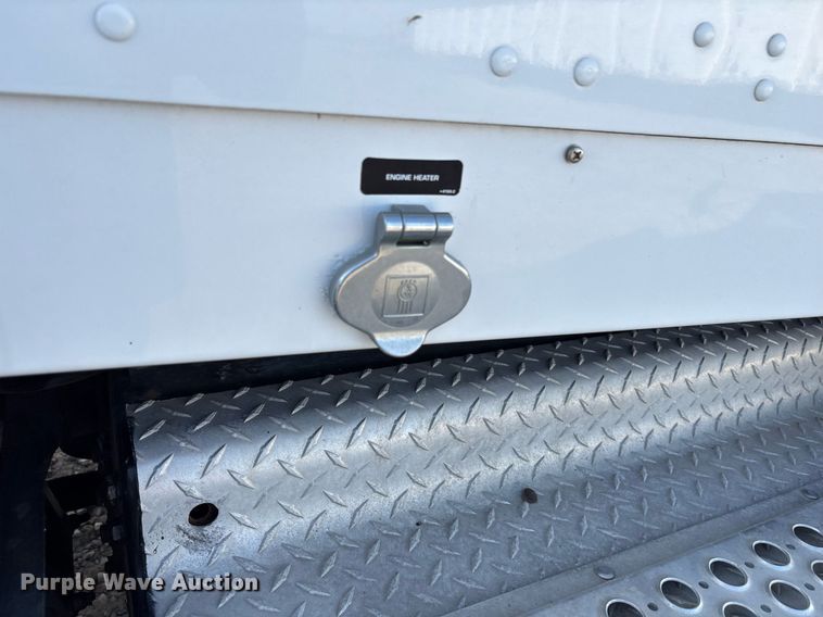 image for item EJ3232 2012 Kenworth T800 semi truck