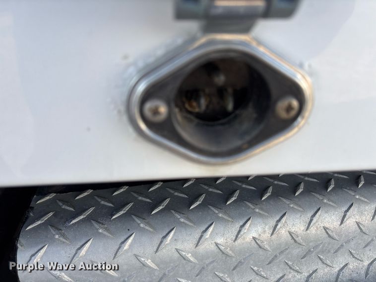 image for item EJ3232 2012 Kenworth T800 semi truck