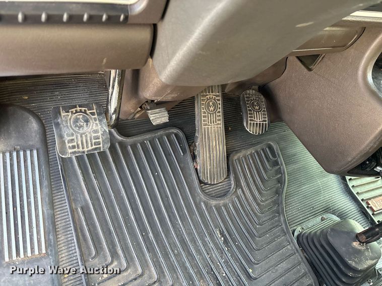 image for item EJ3232 2012 Kenworth T800 semi truck