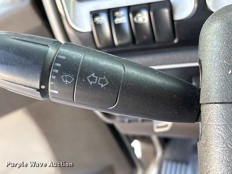 image for item EJ3232 2012 Kenworth T800 semi truck