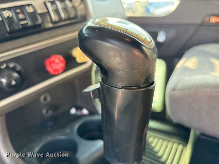 image for item EJ3232 2012 Kenworth T800 semi truck