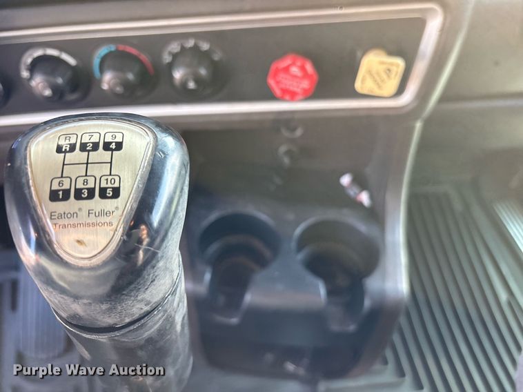 image for item EJ3232 2012 Kenworth T800 semi truck