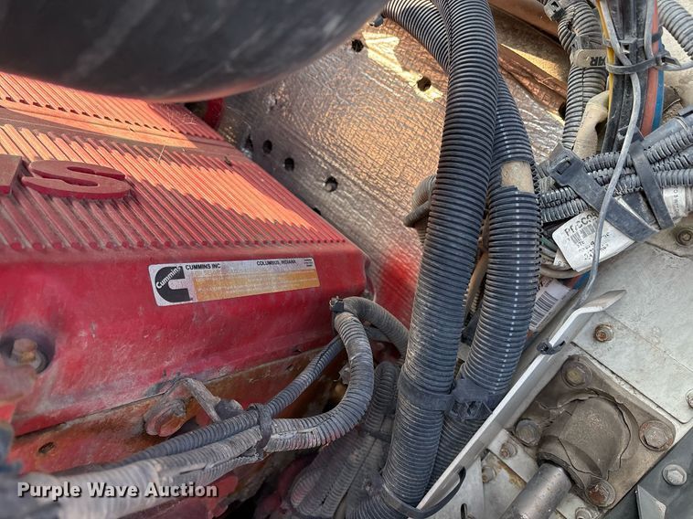 image for item EJ3232 2012 Kenworth T800 semi truck