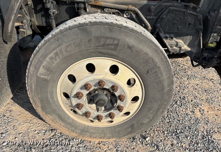 image for item EJ3232 2012 Kenworth T800 semi truck